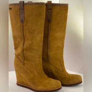 UGG Women's Tall Wedge Suede Boots 6 1/2 Soft Shearling lined inside comfy boot